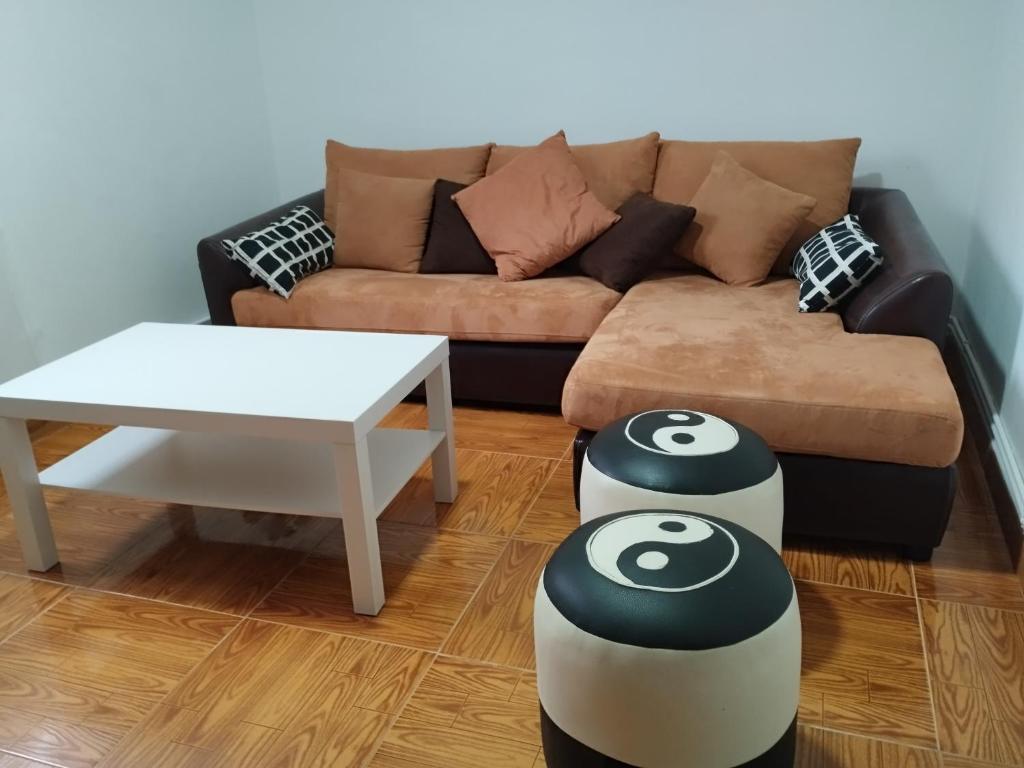 two o robots in a living room with a couch at A casiña de Tuli in Vigo