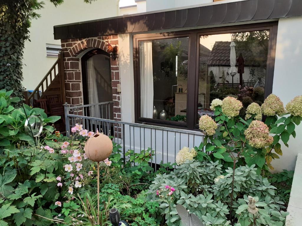 Ruhiges Ferienhaus im Garten, Bad Salzuflen (updated prices 2025)