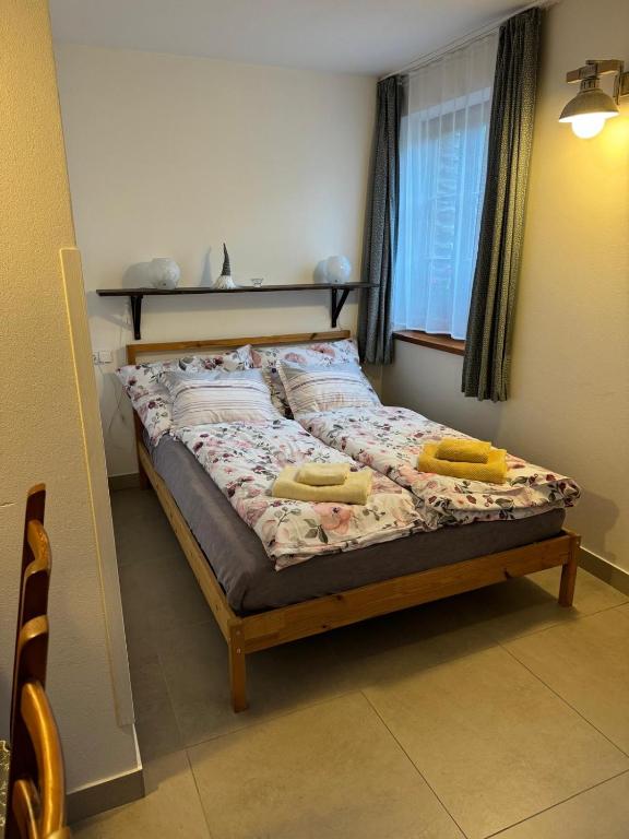 Postel nebo postele na pokoji v ubytování Chata Dorotka Kvilda