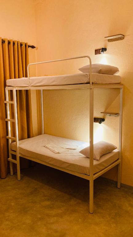 Postel nebo postele na pokoji v ubytování Ayubowan Hiriketiya