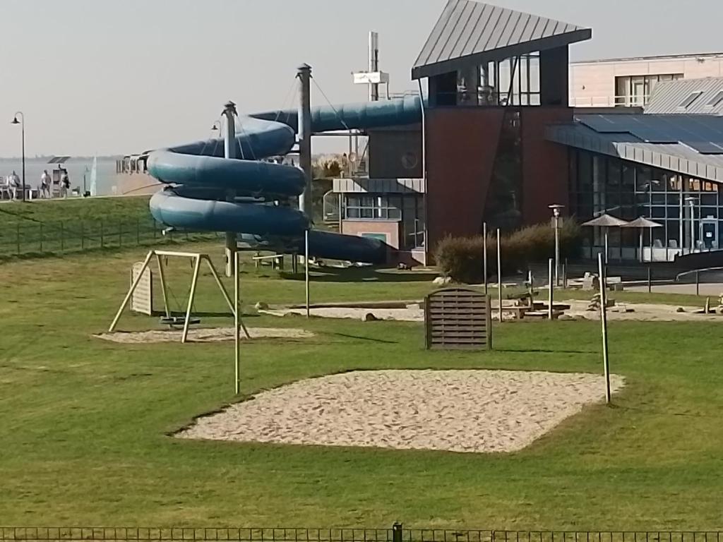 Bazén v ubytování watn Meerblick-Nordseepark Dangast, 2Schlafzimmer,2Bäder,Kamin,Parkplatz nebo v jeho okolí