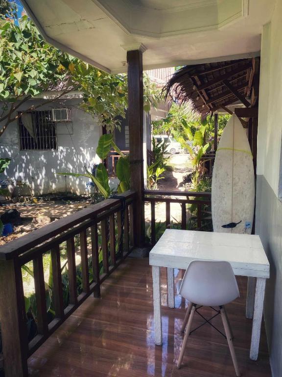 Balkón nebo terasa v ubytování TOBY HOUSE SiARGAO