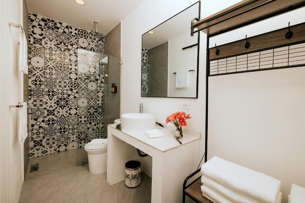 Koupelna v ubytování Privada Stays - Lofts with Private Pool and Oasis, near Eagle Beach