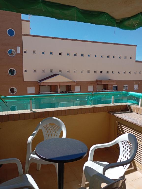 Bazén v ubytování Zona Marina Dor - Apartamentos Costa Caribe II nebo v jeho okolí