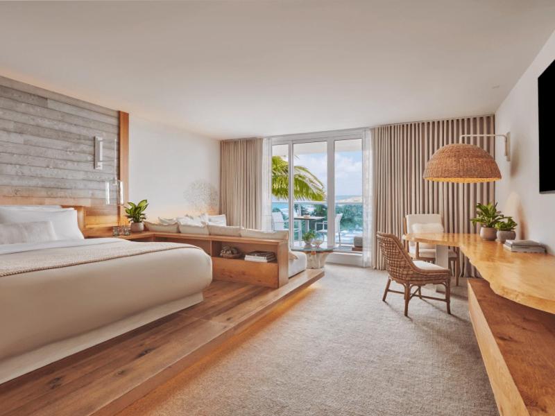 Postel nebo postele na pokoji v ubytování 1 Hotel South Beach