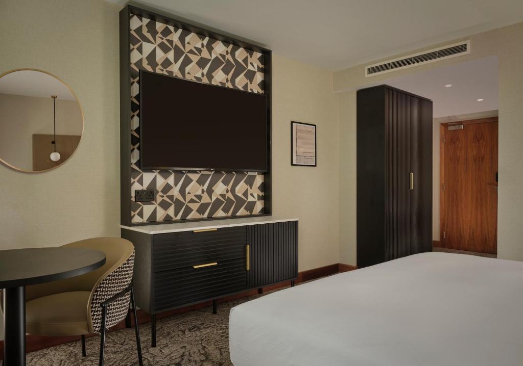 Postel nebo postele na pokoji v ubytování Doubletree By Hilton Sheffield City