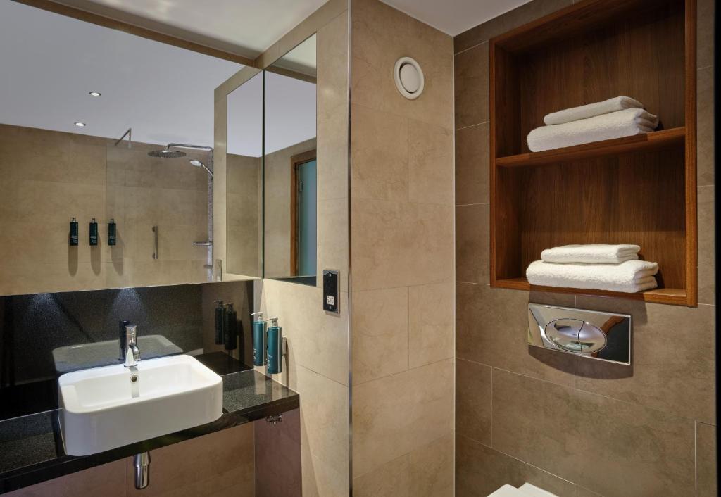 Koupelna v ubytování Doubletree By Hilton Sheffield City