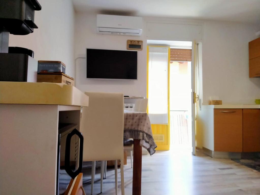 TV a/nebo společenská místnost v ubytování Appartamenti Centro Seriate