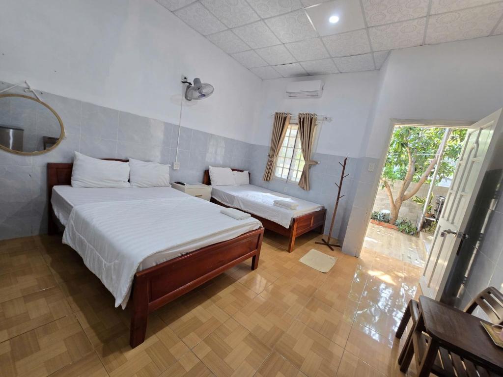 Giường trong phòng chung tại Lac House Mui Ne
