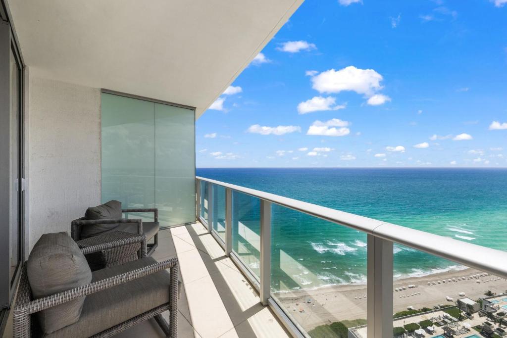 Visual Reference: Seaside Splendor Modern Condo With Ocean View Hollywood Updated