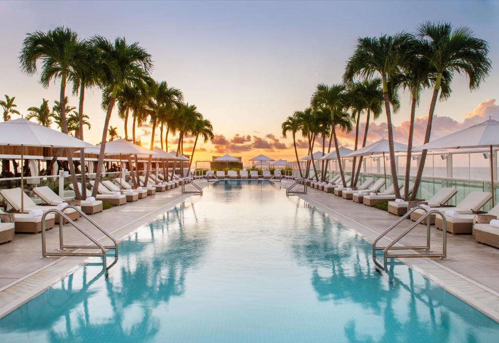 Bazén v ubytování 1 Hotel South Beach nebo v jeho okolí