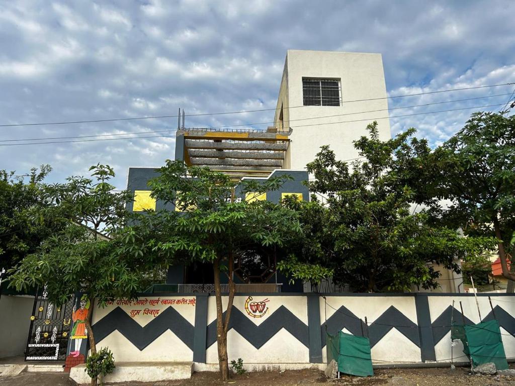 O edifício onde a casa de hóspedes está situado