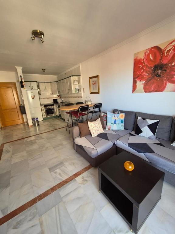 Apartamento Manilva con terraza y piscina