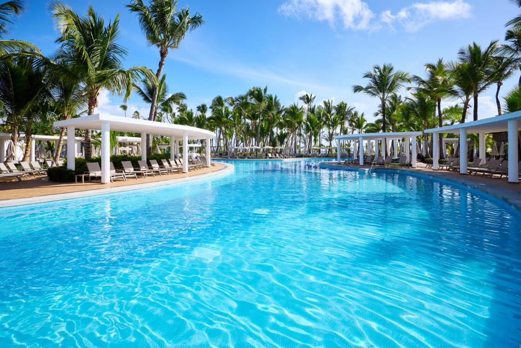 Bazén v ubytování Riu Palace Bavaro - All Inclusive nebo v jeho okolí