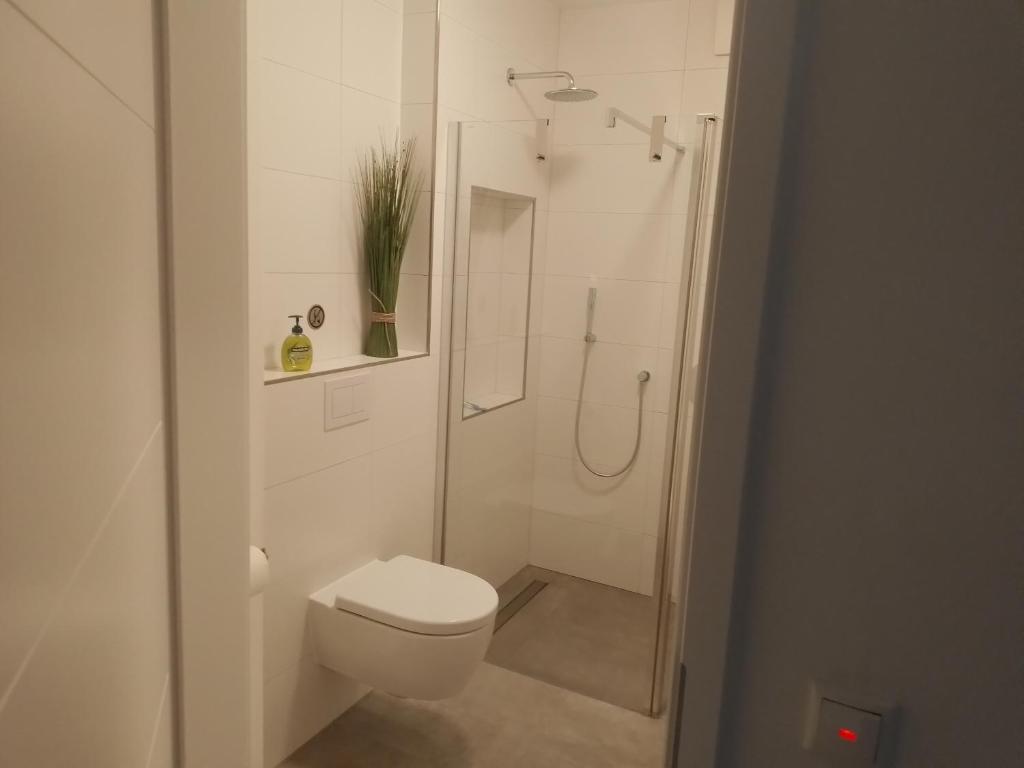 Koupelna v ubytování watn Meerblick-Nordseepark Dangast, 2Schlafzimmer,2Bäder,Kamin,Parkplatz