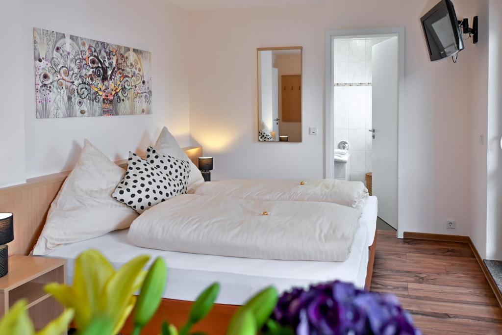 Peppone - Deluxe Double Room With Balcony