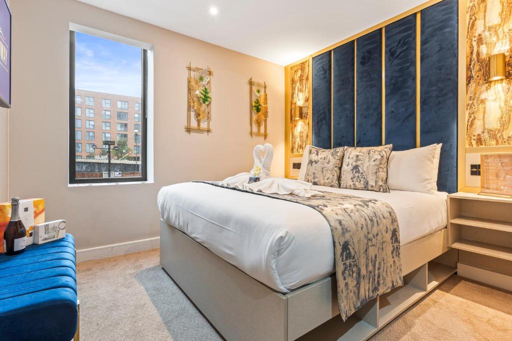a bedroom with a large bed and a window at Hotel Holloway in Birmingham
