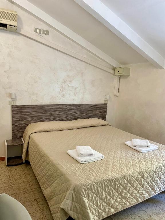 Postel nebo postele na pokoji v ubytování Hotel Adler
