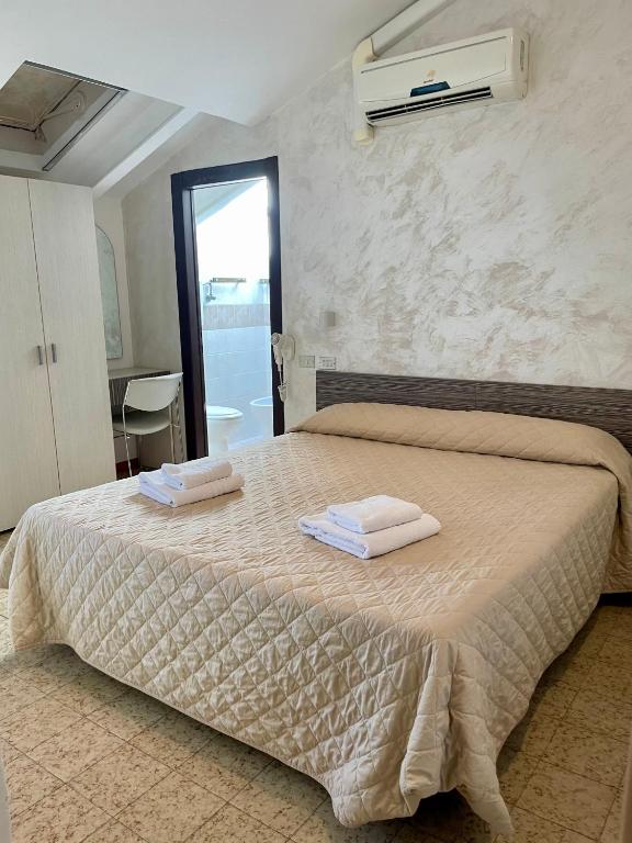 Postel nebo postele na pokoji v ubytování Hotel Adler