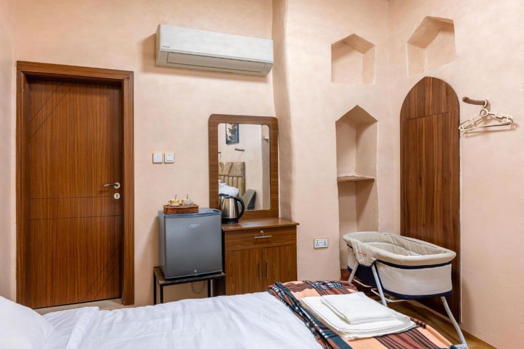 Postel nebo postele na pokoji v ubytování Manazil Inn نزل المنازل