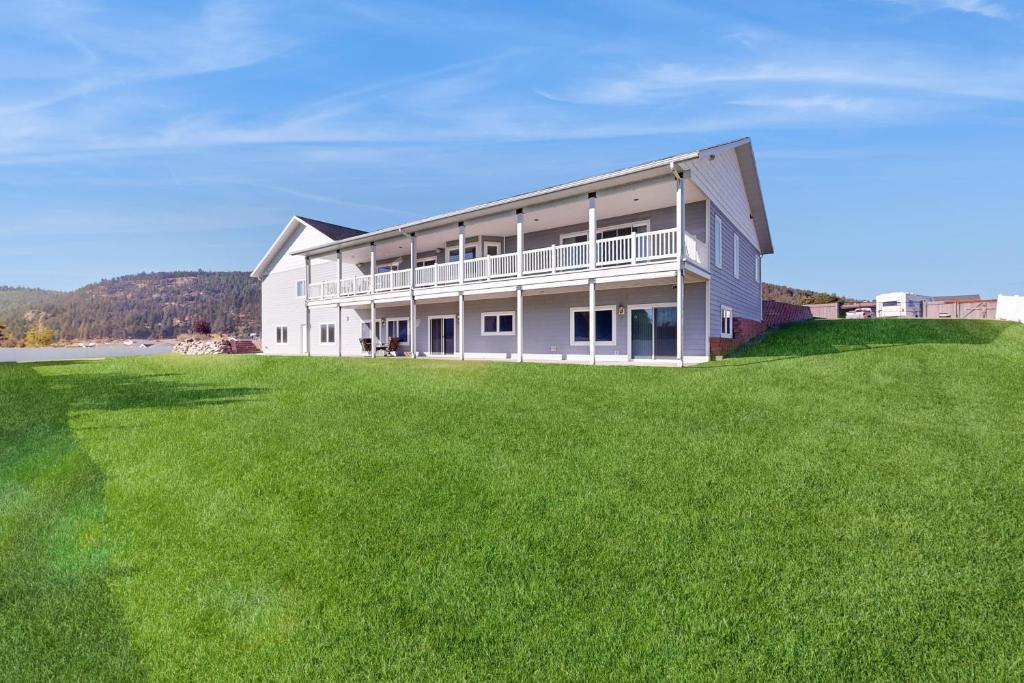 a large white building with a large grass field at Sunnyside Retreat in Kalispell