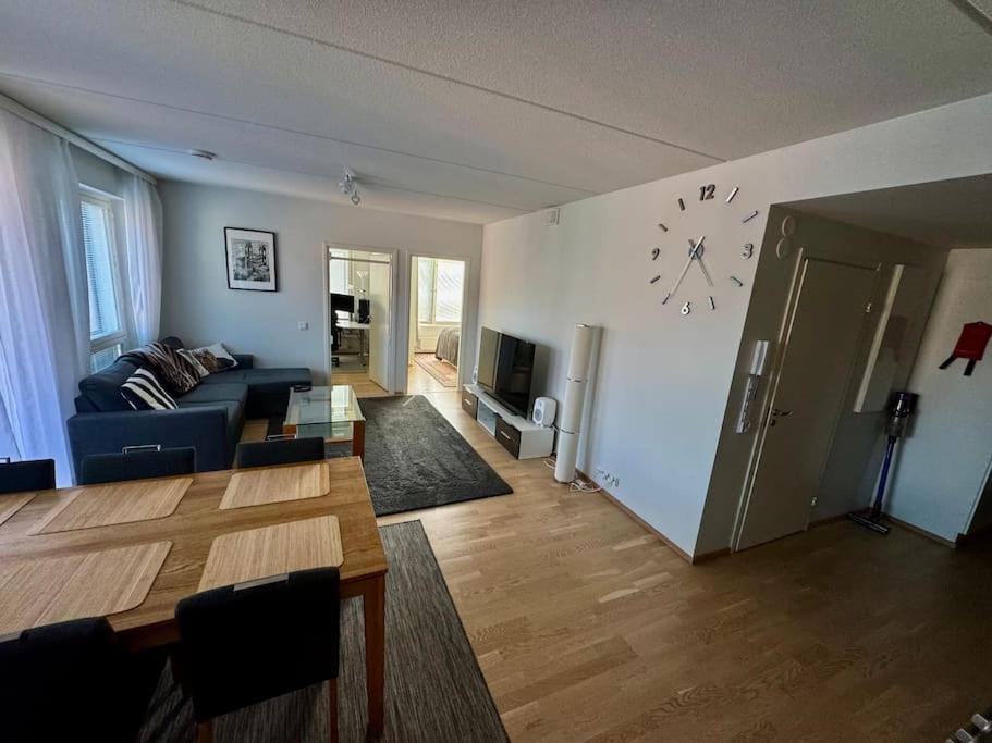 Χώρος καθιστικού στο Saunallinen & rauhallinen asunto