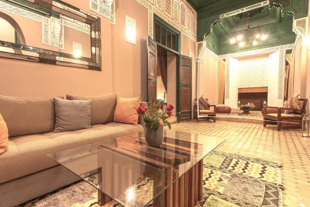 Posezení v ubytování Le Medina Privilège Riad & Spa