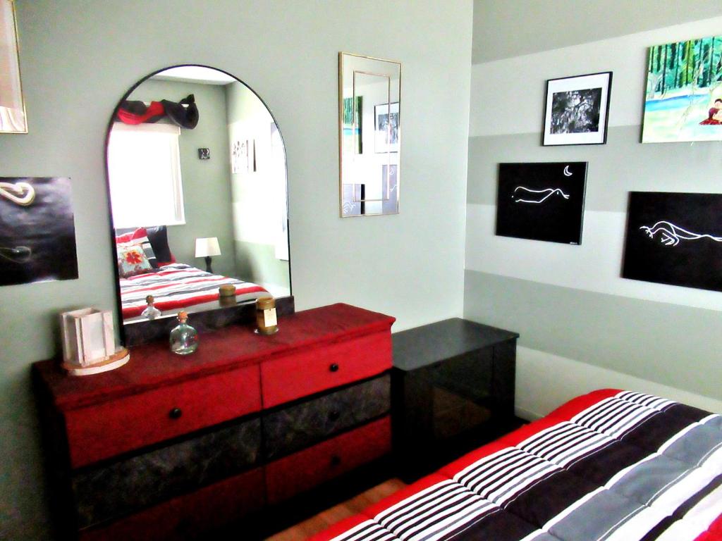 Eric and Nancy's Boutique Bed and Breakfast photo