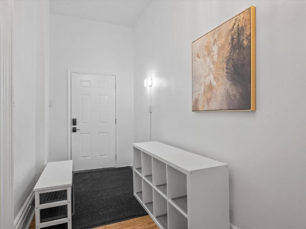 Fotografie z fotogalerie ubytování Bloomfield, Shadyside !C Modern and Cozy Private Bedroom with Shared Bathroom v destinaci Pittsburgh