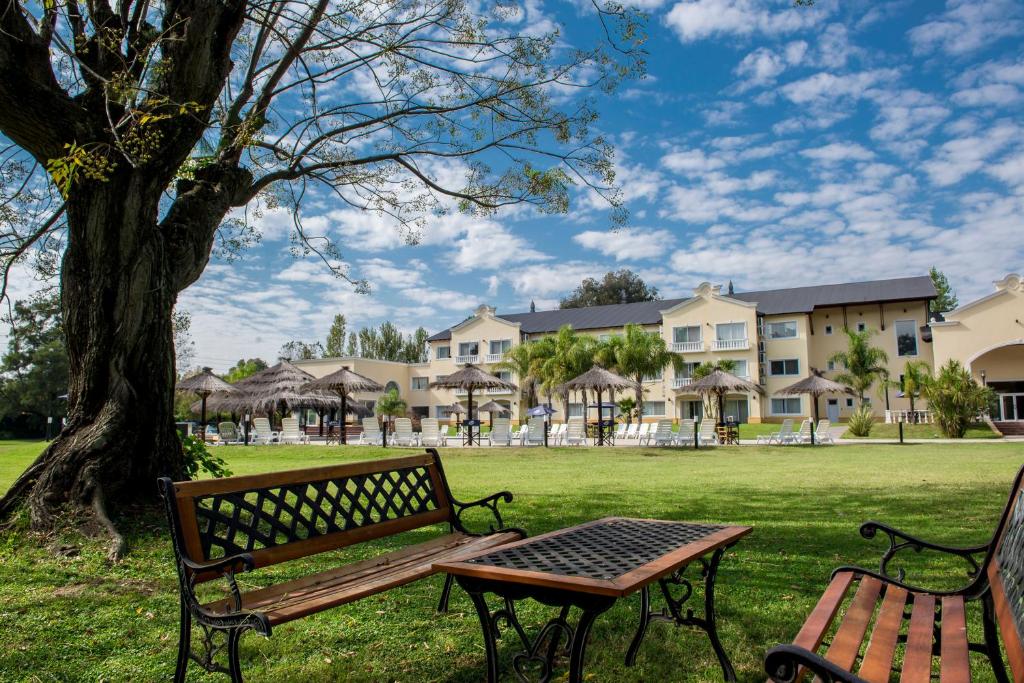 Howard Johnson Pilar Resort Spa & Convention Center