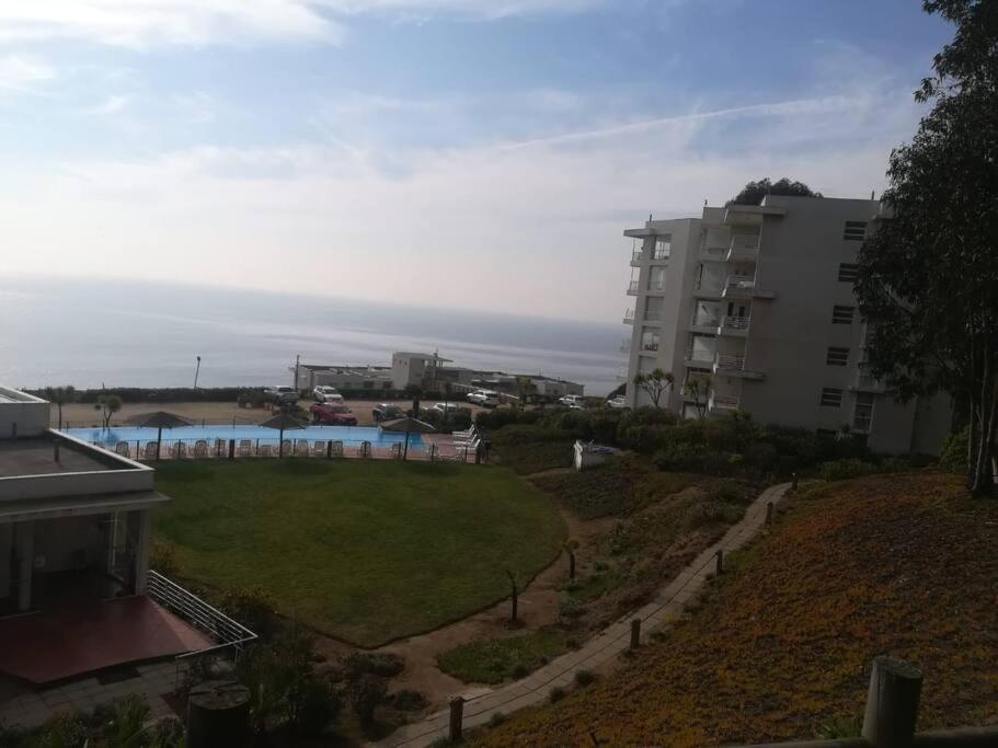 Bazén v ubytování Departamento con vista al mar! Horcón Maitencillo nebo v jeho okolí