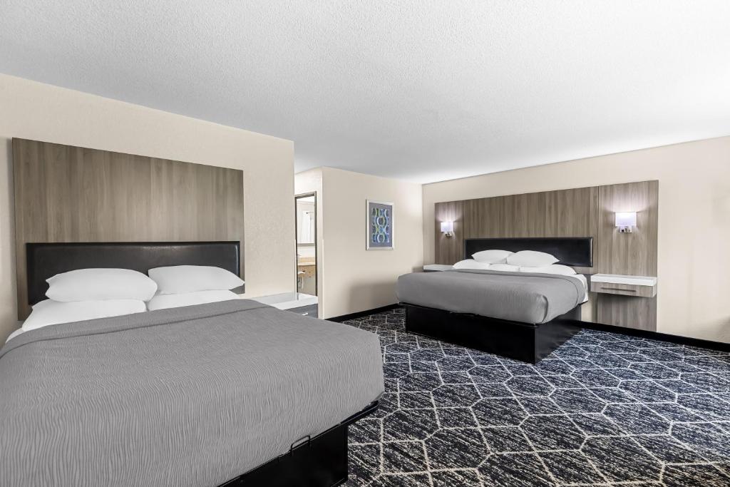 Quality Inn Oskaloosa - King/Double Studio Suite - Non-Smoking