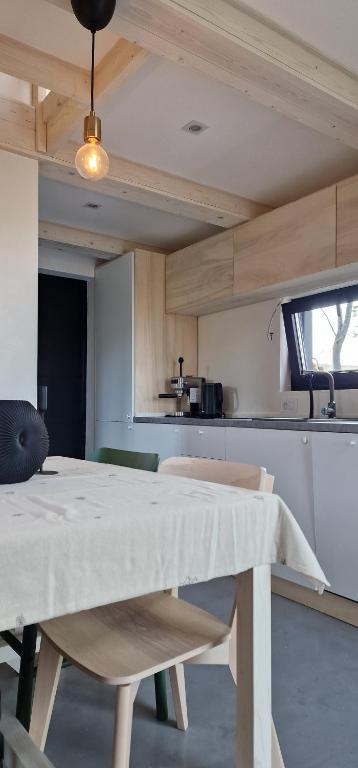 Kuchyň nebo kuchyňský kout v ubytování Porta Bungalows