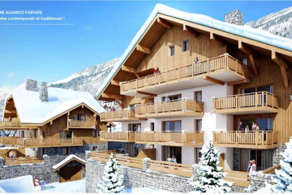 un lodge de ski dans les montagnes enneigées dans l'établissement New apartment in chalet Vaujany, Classified 4 Etoiles, à Vaujany