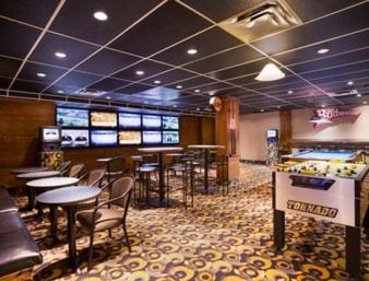 TV a/nebo společenská místnost v ubytování Central Suite Hotel
