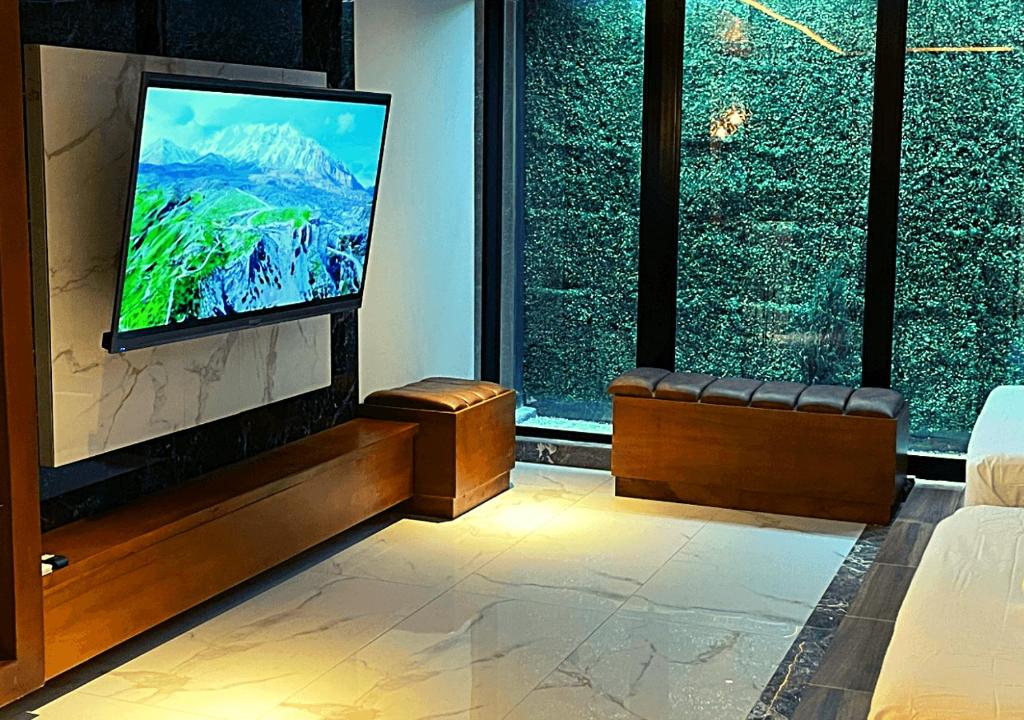 TV a/nebo společenská místnost v ubytování Apartaestudios Calle 76