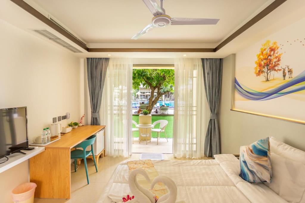 Mermaid Beach Resort - Deluxe Double Or Twin Room With Pool Access