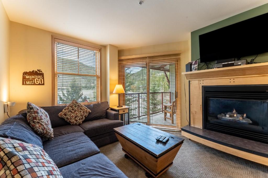 Posezení v ubytování Silver Mill #8274 by Summit County Mountain Retreats