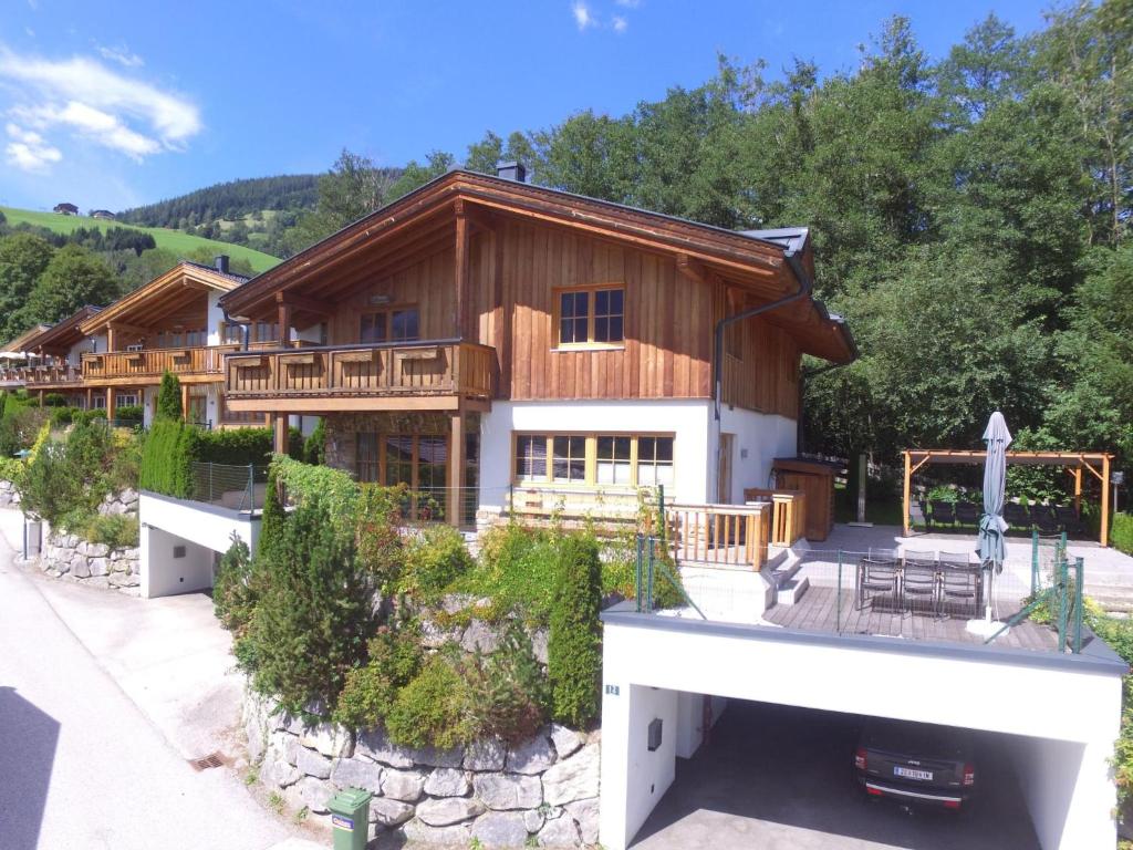 an image of a log home with a porch at Chalet Erlebnishaus II in Piesendorf