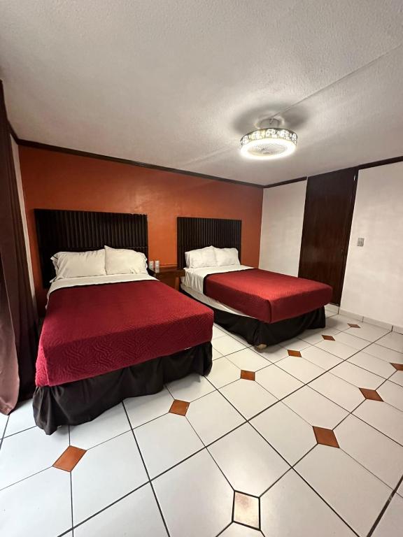 Postel nebo postele na pokoji v ubytování HOTEL ZAPOTLAN