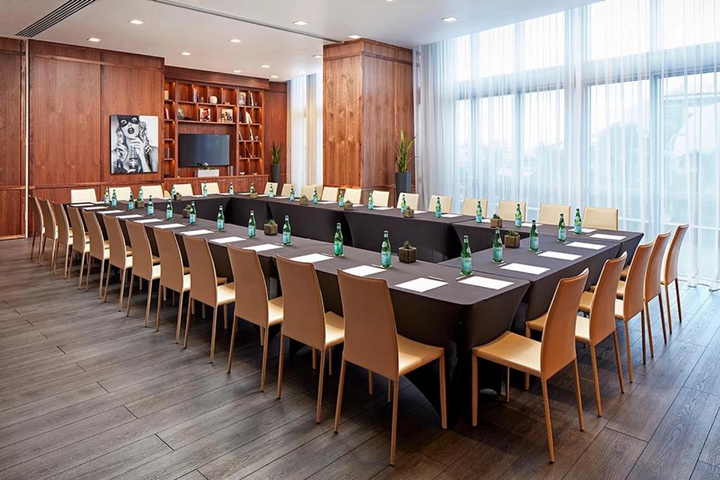 Der Geschäftsbereich oder Konferenzraum in der Unterkunft The Grayson Hotel Miami Downtown