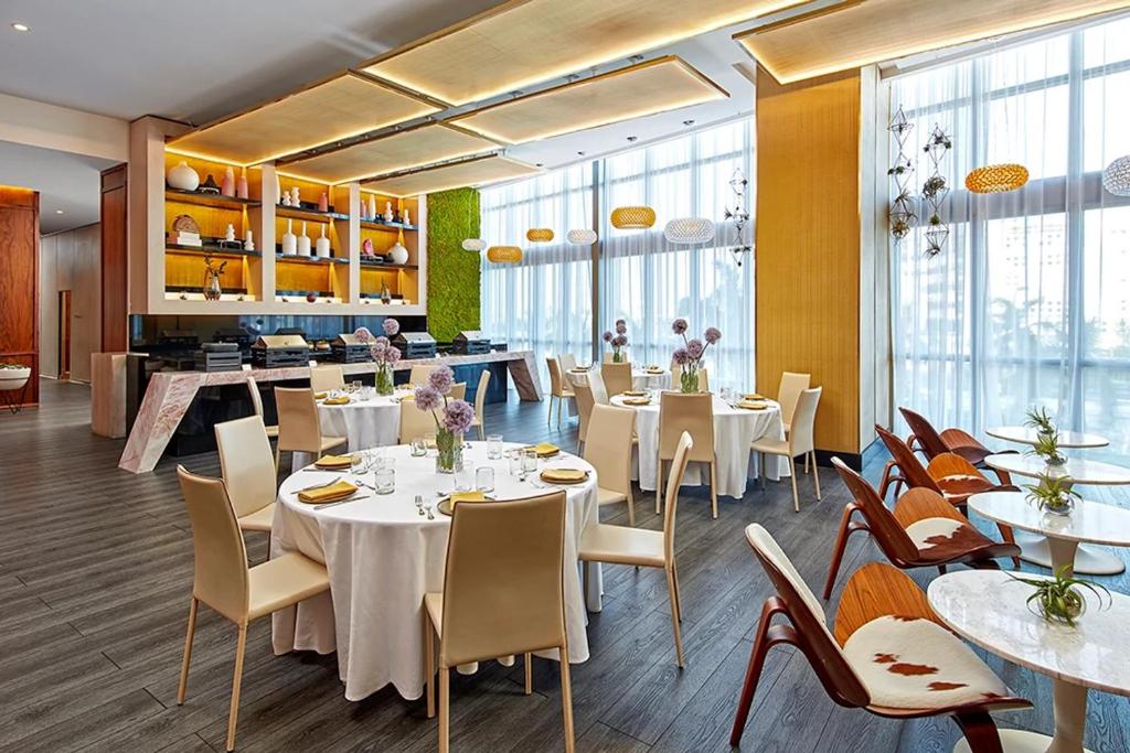 Ein Restaurant oder anderes Speiselokal in der Unterkunft The Grayson Hotel Miami Downtown 