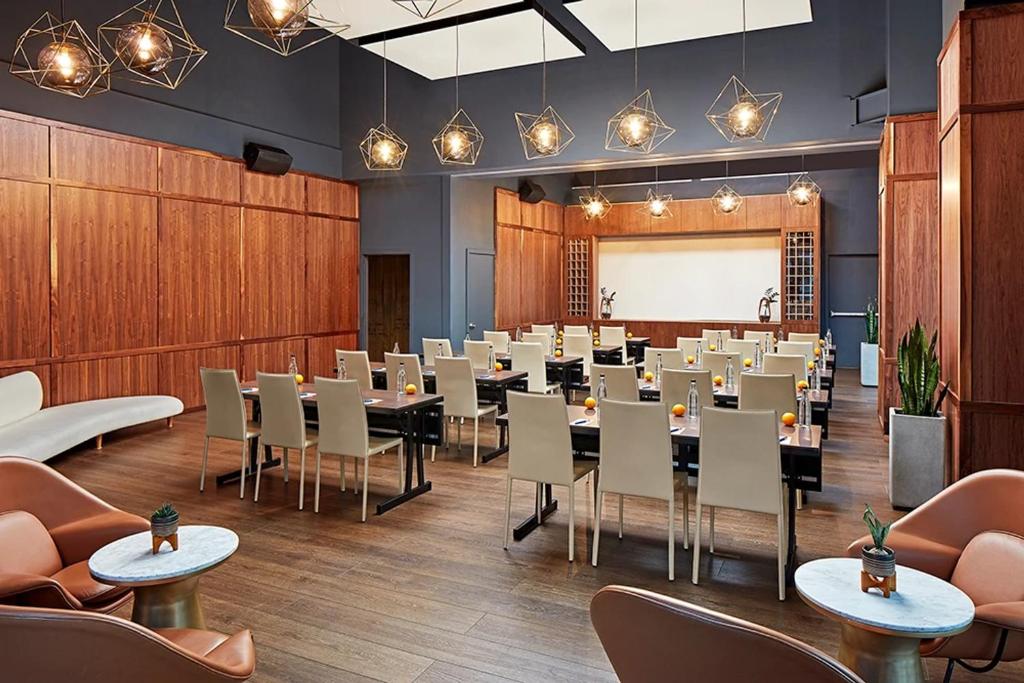 Ein Sitzbereich in der Unterkunft The Grayson Hotel Miami Downtown