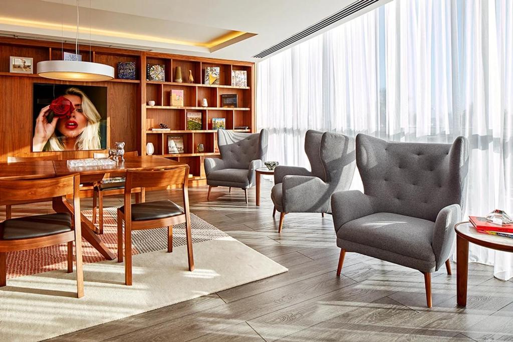 Ein Sitzbereich in der Unterkunft The Grayson Hotel Miami Downtown