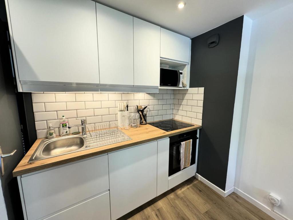 Η κουζίνα ή μικρή κουζίνα στο Résidence Gardiole 2 - Appartement spacieux · Proche des pistes · Vue montagne MAE-3234