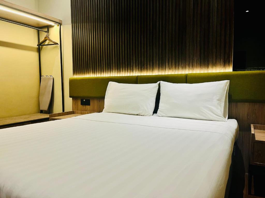 Postel nebo postele na pokoji v ubytování I-VISTA HOTEL