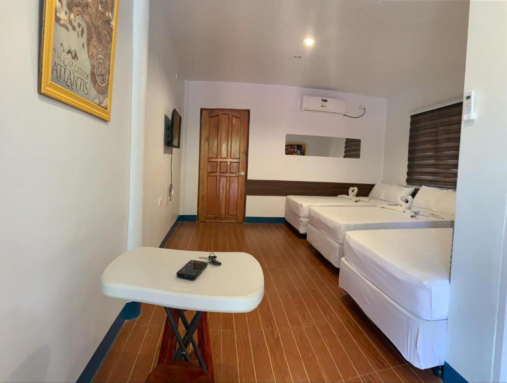 Postel nebo postele na pokoji v ubytování Camiguin Atlantis Pension House