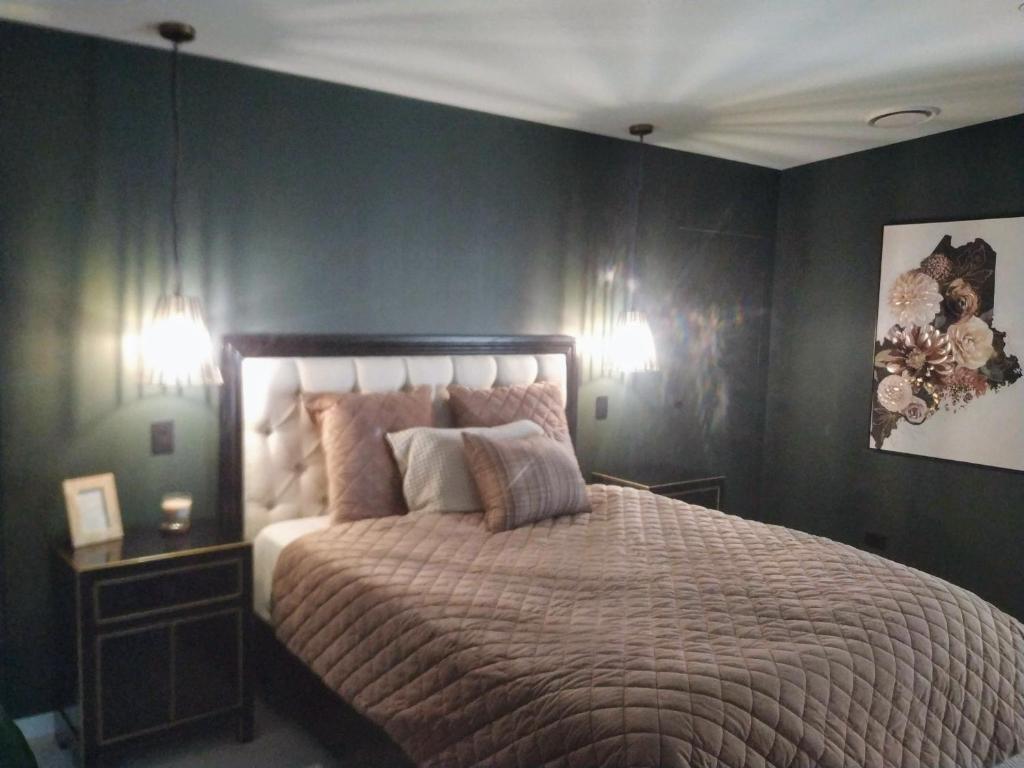 Riverside Retreat Entire home - Resim 2