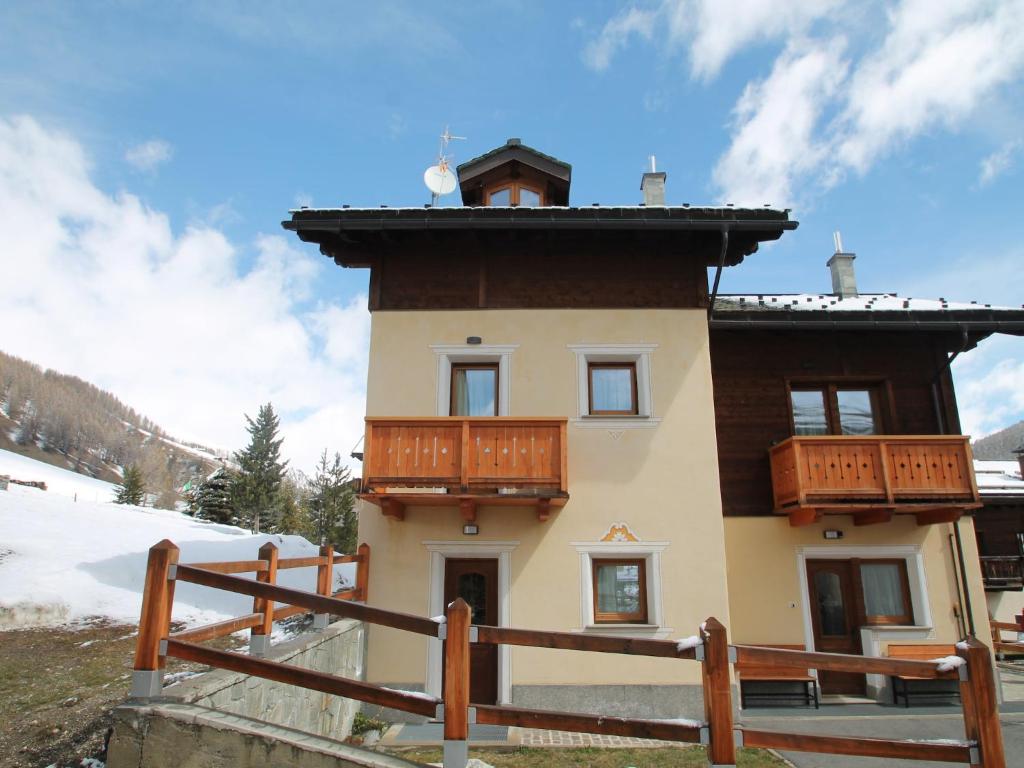 Φωτογραφία από το άλμπουμ του Stunning Holiday Home in Livigno near Ski Lift στο Λιβίνιο