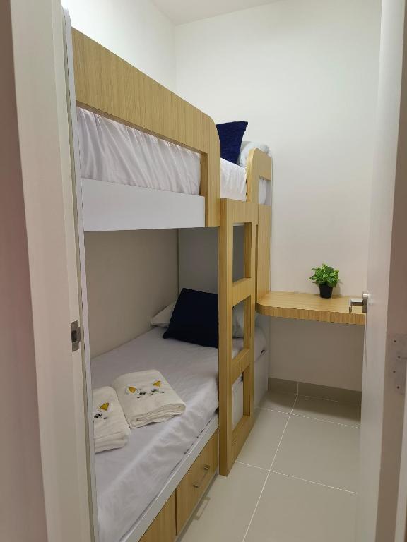 Postel nebo postele na pokoji v ubytování Kinabalu 2 Home stay The Shore KK
